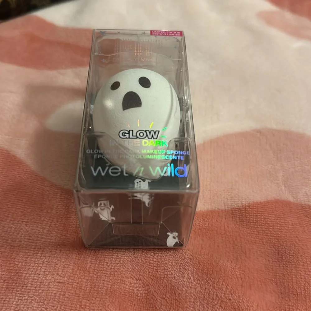 Wet n Wild Glow In The Dark Ghost Makeup Sponge